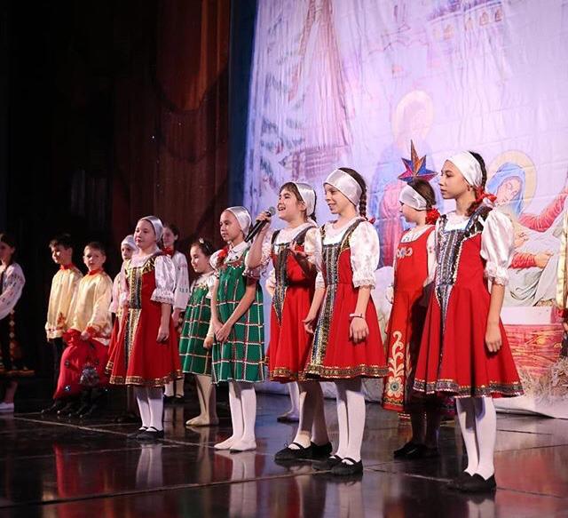 Выступление народного хора русской песни «Волна» на открытии республиканской Рождественской архиерейской Елки. Выступление народного хора русской песни «Волна» на открытии республиканской Рождественской архиерейской Елки.