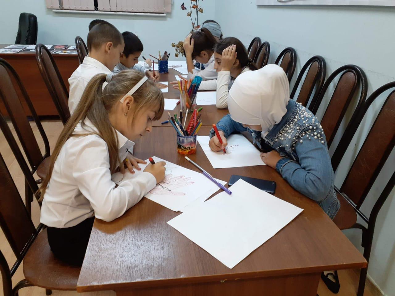 В п.Тарки с учениками школы провели беседу «Наркомания – боль матерей». В п.Тарки с учениками школы провели беседу «Наркомания – боль матерей».