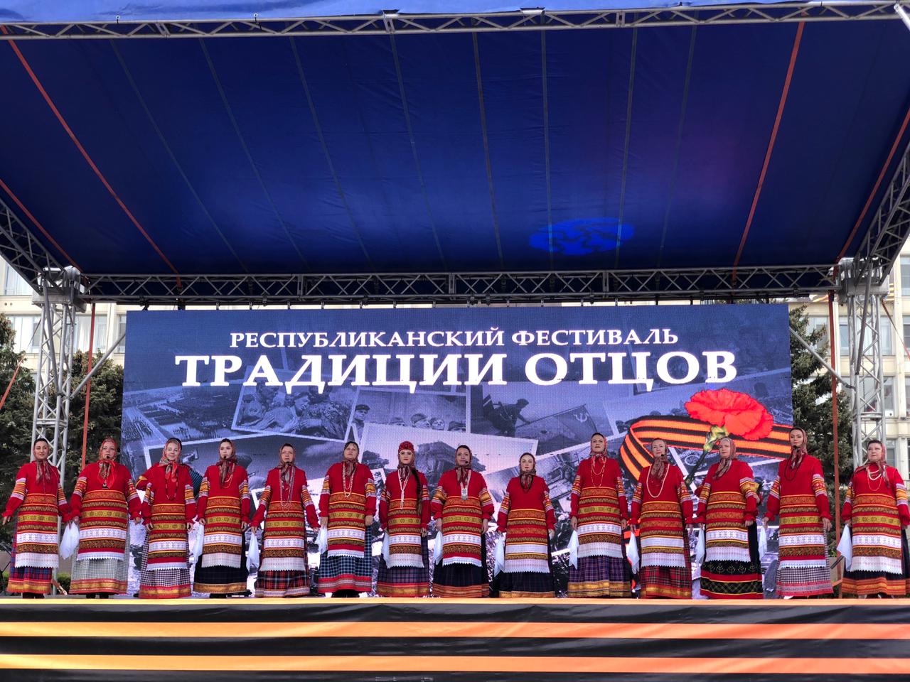9 мая, в День Победы, в столице республике на площади им.Ленина прошел Республиканский фестиваль народной культуры «Традиции отцов» 9 мая, в День Победы, в столице республике на площади им.Ленина прошел Республиканский фестиваль народной культуры «Традиции отцов»