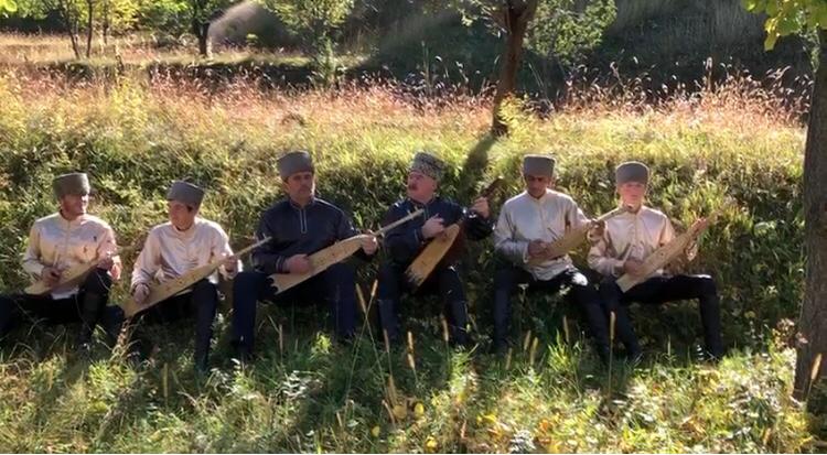 В Дагестане прошел XVI Республиканский фестиваль исполнителей на пандуре, посвященный памяти Махмуда из Кахабросо «Звучи, мой пандур». В Дагестане прошел XVI Республиканский фестиваль исполнителей на пандуре, посвященный памяти Махмуда из Кахабросо «Звучи, мой пандур».