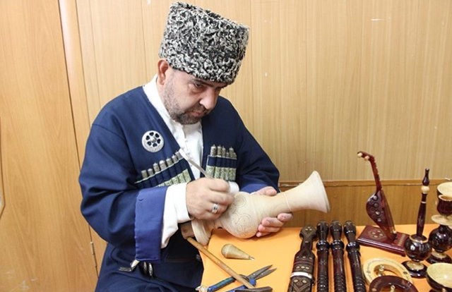 Мастера декоративно-прикладного искусства и пандурист из Дагестана выехали на Международный Форум регионов Беларуси . Мастера декоративно-прикладного искусства и пандурист из Дагестана выехали на Международный Форум регионов Беларуси .