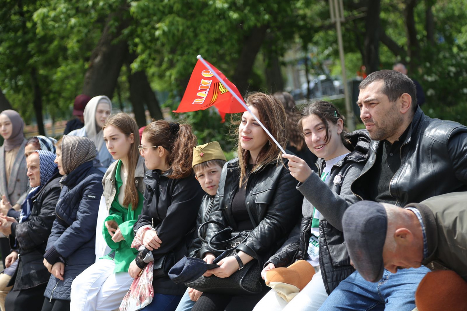 Прямо сейчас в Махачкале на площадке перед Аварским театром проходит Республиканский фестиваль «Тебе, Победа, посвящается!» Прямо сейчас в Махачкале на площадке перед Аварским театром проходит Республиканский фестиваль «Тебе, Победа, посвящается!»