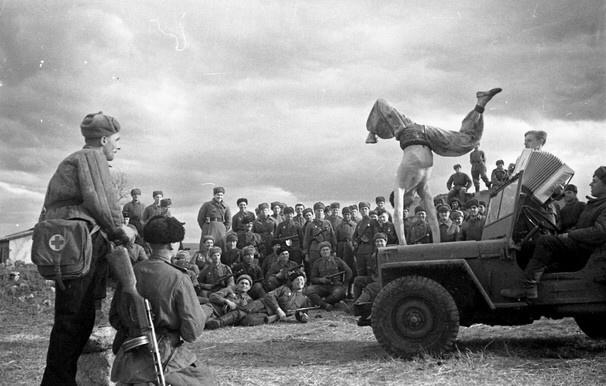 В 1944 году к 40-ой годовщине со дня смерти А.П. Чехова Дом народного творчества провел конкурс на лучшее проведение вечера, посвященной этой дате. В 1944 году к 40-ой годовщине со дня смерти А.П. Чехова Дом народного творчества провел конкурс на лучшее проведение вечера, посвященной этой дате.
