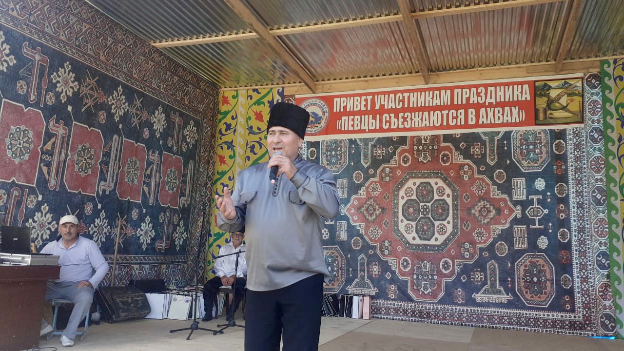 14 августа в Ахвахском районе на лесной поляне близ с.Арчо состоялся Республиканский праздник аварской песни «Певцы съезжаются в Ахвах». 14 августа в Ахвахском районе на лесной поляне близ с.Арчо состоялся Республиканский праздник аварской песни «Певцы съезжаются в Ахвах».