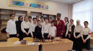 Более 20 учащихся школы №60 г. Махачкалы приняли участие в мастер-классе по народным промыслам
