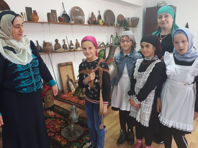 В Центр традиционной культуры Казбековского района пригласили детей В Центр традиционной культуры Казбековского района пригласили детей