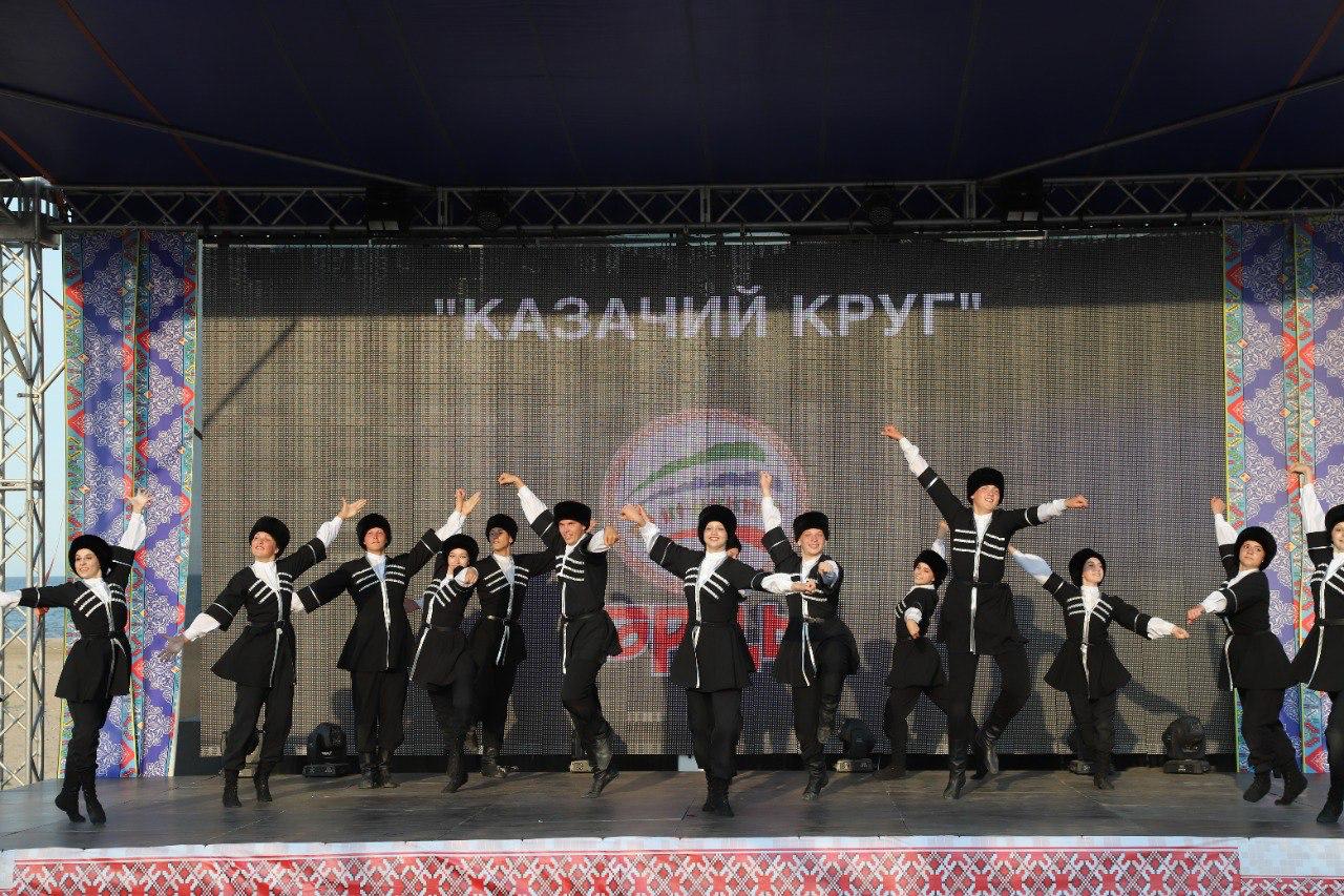Концерт «Казачий круг» в рамках Межрегионального фестиваля казачьей культуры «Моя страна-мое раздолье» прошел в Дагестане Концерт «Казачий круг» в рамках Межрегионального фестиваля казачьей культуры «Моя страна-мое раздолье» прошел в Дагестане