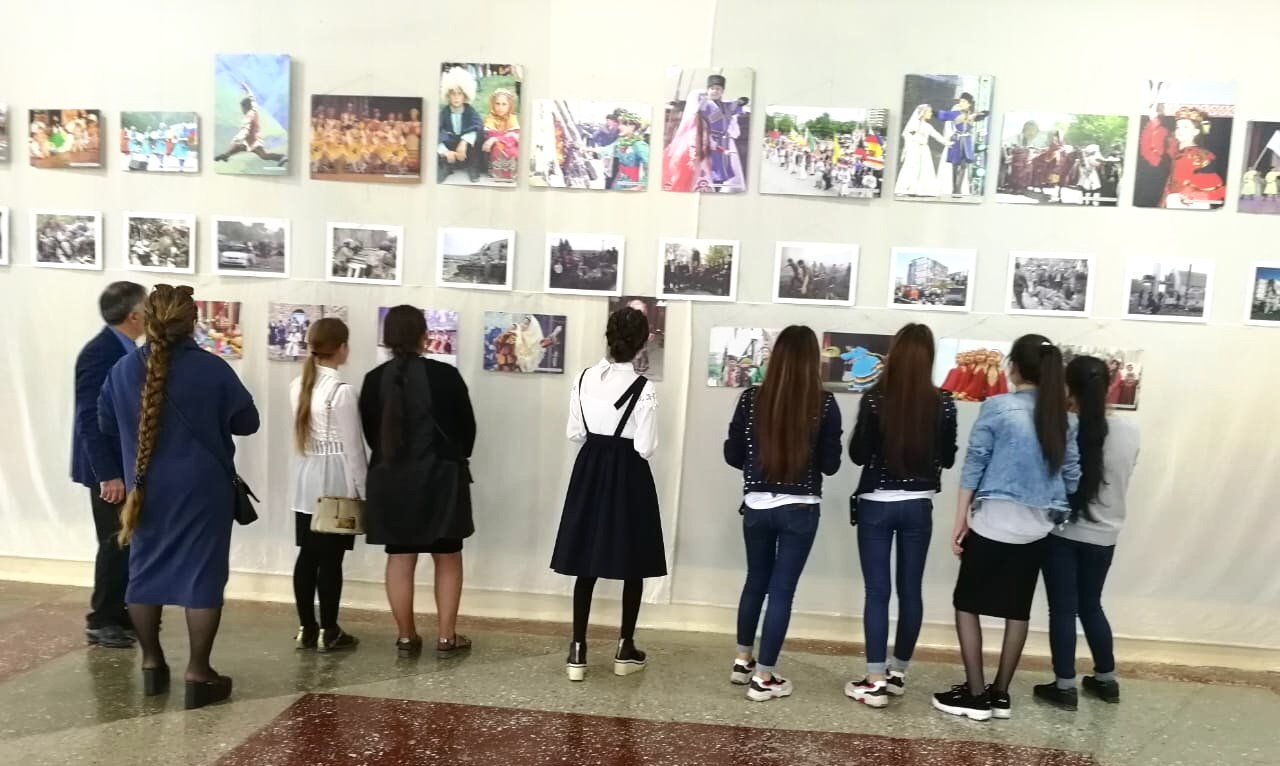 С 16 по 26 октября в городском дворце культуры им. К.М.Алескерова г.Избербаш проходит Республиканская передвижная фотовыставка «Мы за мир, за единство России». С 16 по 26 октября в городском дворце культуры им. К.М.Алескерова г.Избербаш проходит Республиканская передвижная фотовыставка «Мы за мир, за единство России».