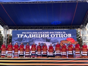 9 мая, в День Победы, в столице республике на площади им.Ленина прошел Республиканский фестиваль народной культуры «Традиции отцов»