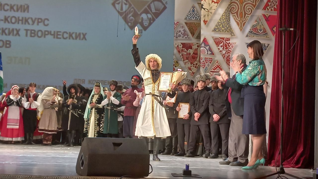 Народный хор «Эхо гор» Левашинского района и народный хореографический ансамбль «Гергебиль» Гергебильского района представляли республику Дагестан на зональном этапе Всероссийского фестиваля-конкурса любительских творческих коллективов. Народный хор «Эхо гор» Левашинского района и народный хореографический ансамбль «Гергебиль» Гергебильского района представляли республику Дагестан на зональном этапе Всероссийского фестиваля-конкурса любительских творческих коллективов.