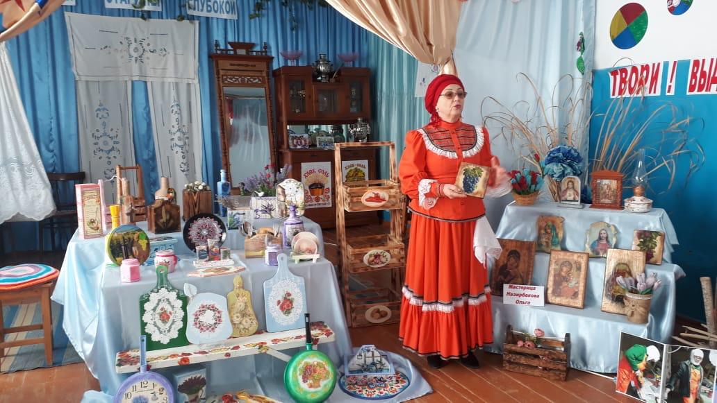В Центре культуры села Александрии Кизлярского района состоялась персональная выставка декоративно-прикладного искусства «Твори, выдумывай, любуйся!» мастерицы Ольги Назирбековой. В Центре культуры села Александрии Кизлярского района состоялась персональная выставка декоративно-прикладного искусства «Твори, выдумывай, любуйся!» мастерицы Ольги Назирбековой.