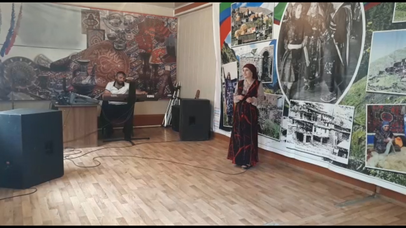 Сегодня в Цунтинском и Цумадинском районах прошел фестиваль национальной песни «Голос гор», приуроченный ко Дню Конституции РД. Сегодня в Цунтинском и Цумадинском районах прошел фестиваль национальной песни «Голос гор», приуроченный ко Дню Конституции РД.