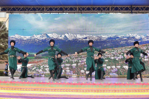 На центральной площади Махачкалы состоялся Форум – акция «Россия – Родина – Мать!»