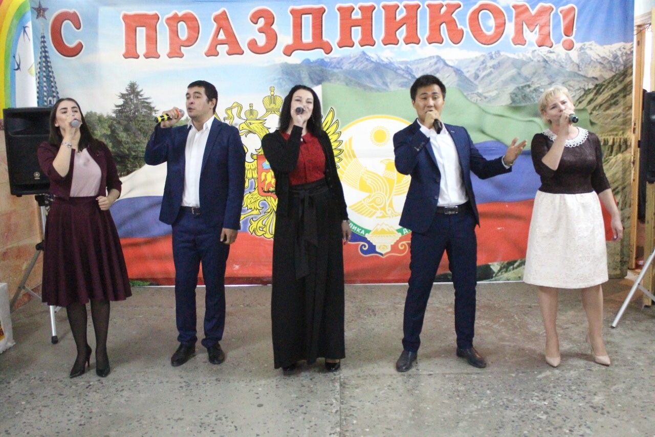 1 ноября в селе Кардоновка Кизлярского района состоялся праздничный концерт, посвящённый Дню народного единства. 1 ноября в селе Кардоновка Кизлярского района состоялся праздничный концерт, посвящённый Дню народного единства.
