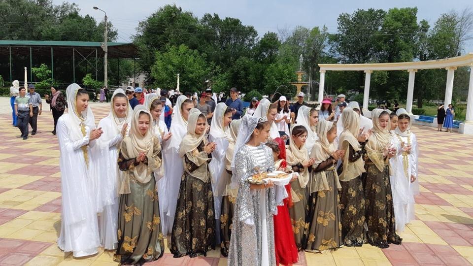 Фольклорный ансамбль из Ирана в рамках IX Международного фестиваля фольклора и традиционной культуры "Горцы" выступил с концертной программой в Каякентском районе Фольклорный ансамбль из Ирана в рамках IX Международного фестиваля фольклора и традиционной культуры "Горцы" выступил с концертной программой в Каякентском районе