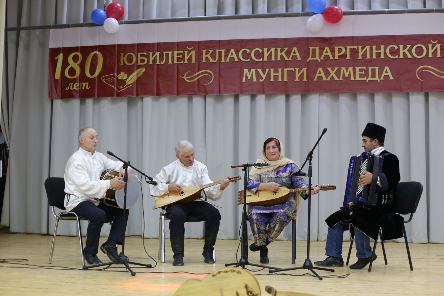 17 мая в с.Уркарах Дахадаевского района состоялся Праздник даргинской песни и музыки, посвященный 180-летию даргинского поэта, певца Мунги Ахмеда 17 мая в с.Уркарах Дахадаевского района состоялся Праздник даргинской песни и музыки, посвященный 180-летию даргинского поэта, певца Мунги Ахмеда