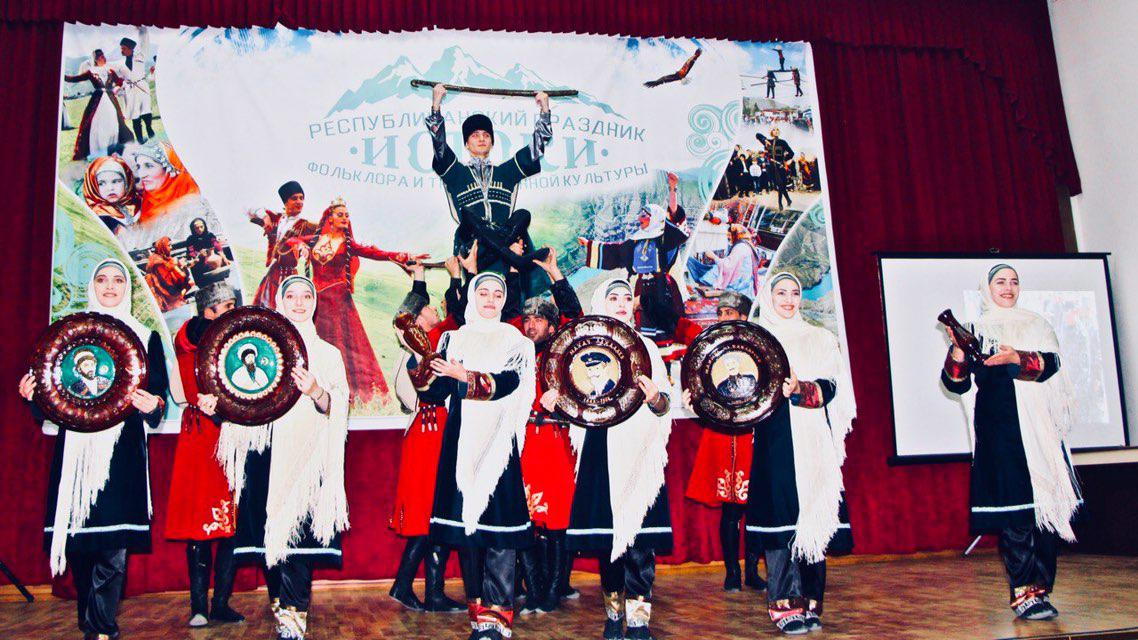 Сегодня в городе Кизилюрте прошел праздник фольклора и традиционной культуры "Истоки". Сегодня в городе Кизилюрте прошел праздник фольклора и традиционной культуры "Истоки".