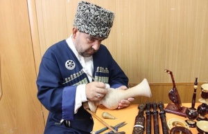 Мастера декоративно-прикладного искусства и пандурист из Дагестана выехали на Международный Форум регионов Беларуси .
