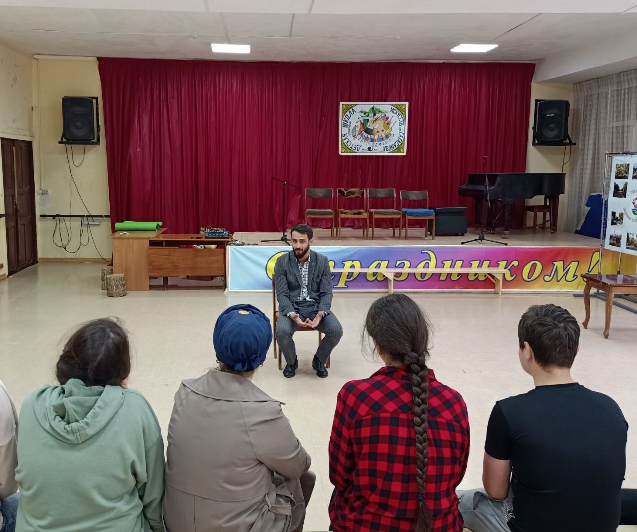 В Городском дворце культуры г. Избербаш для участников студии «Алые паруса» прошёл мастер-класс по актёрскому мастерству В Городском дворце культуры г. Избербаш для участников студии «Алые паруса» прошёл мастер-класс по актёрскому мастерству