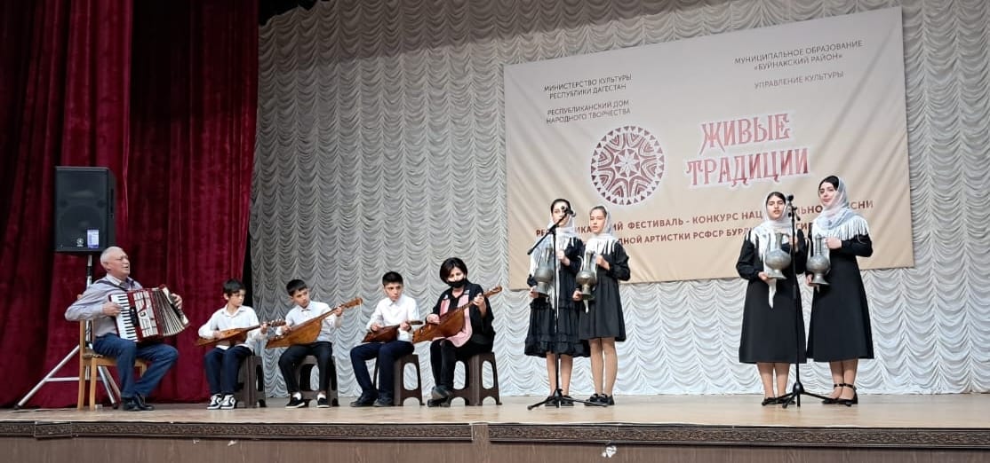 Республиканский фестиваль-конкурс национальной песни «Живые традиции» продолжается Республиканский фестиваль-конкурс национальной песни «Живые традиции» продолжается