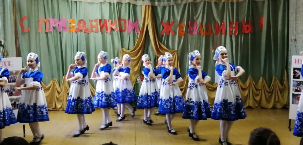 Танцевальные ансамбли «Изюминка» Дворца детского творчества и «Родничок» Детской Школы искусств №1 г.Кизляра выступили в Сельском Доме культуры пос.Южное Кизлярского района. Танцевальные ансамбли «Изюминка» Дворца детского творчества и «Родничок» Детской Школы искусств №1 г.Кизляра выступили в Сельском Доме культуры пос.Южное Кизлярского района.