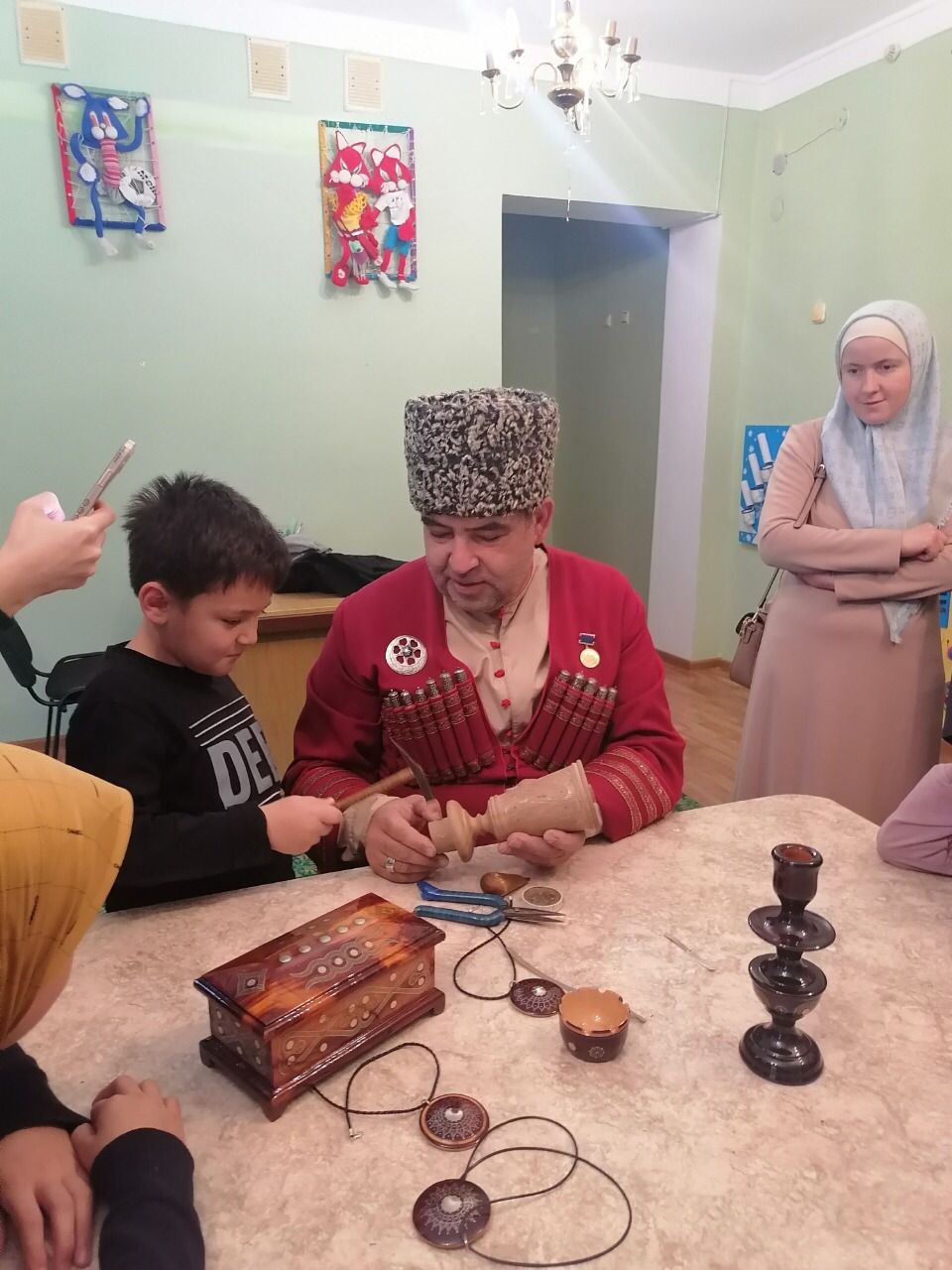 Республиканский дом народного творчества организовал мастер-класс по унуцкульской насечке Республиканский дом народного творчества организовал мастер-класс по унуцкульской насечке