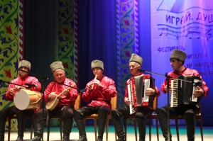 В Махачкале стартовал XIII международный фестиваль народной музыки «Играй, душа!», организованный Министерством культуры РД и Республиканским Домом народного творчества  при поддержке Государственного Российского Дома народного творчества им. В.Поленова. 