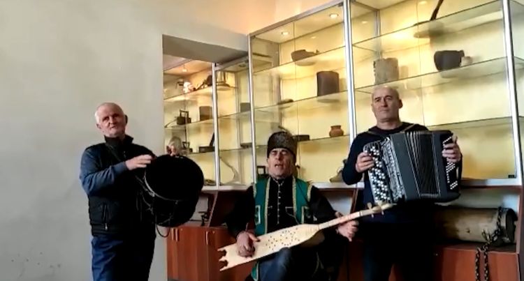 3 ноября в пос. Шамилькала Унцукульского района состоялся Республиканский праздник исполнителей песни на пандуре памяти Махмуда из Кахабросо «Звучи, мой пандур!» 3 ноября в пос. Шамилькала Унцукульского района состоялся Республиканский праздник исполнителей песни на пандуре памяти Махмуда из Кахабросо «Звучи, мой пандур!»