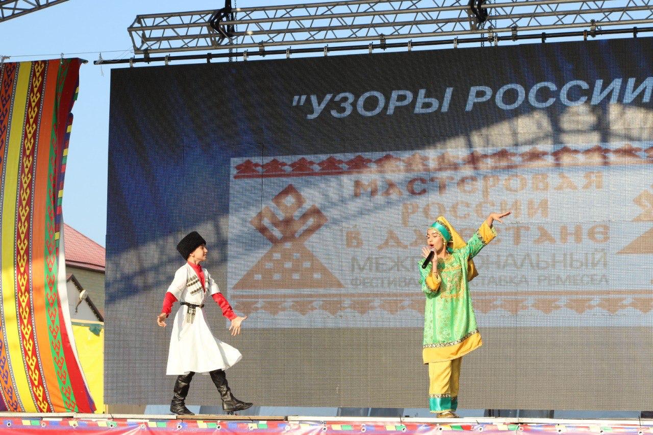 Концерт творческих коллективов и исполнителей «Узоры России» состоялся в Дагестане Концерт творческих коллективов и исполнителей «Узоры России» состоялся в Дагестане