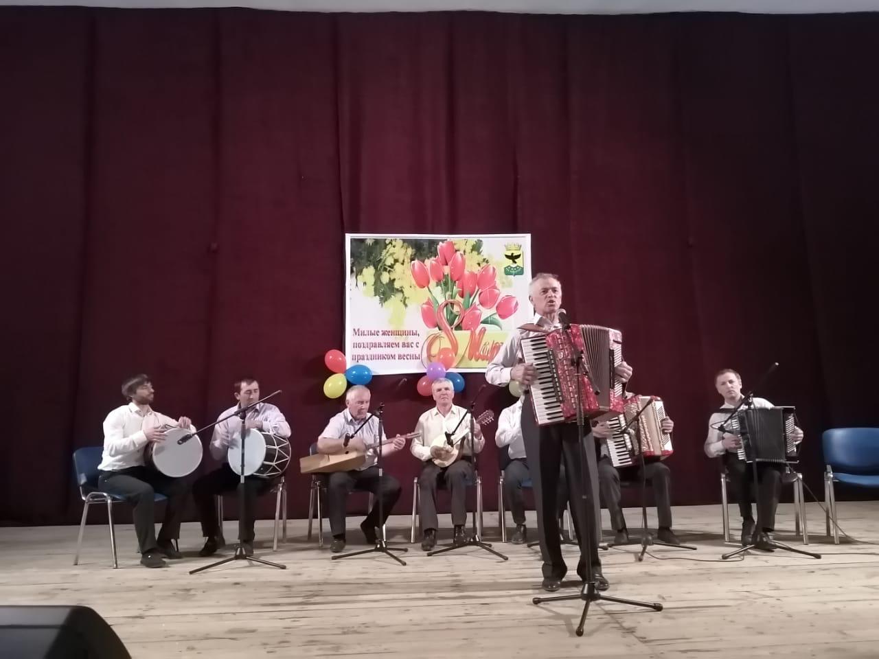 Творческие коллективы Лакского района выступили в Центре культуры с.Вачи Кулинского района. Творческие коллективы Лакского района выступили в Центре культуры с.Вачи Кулинского района.