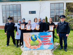 В Доме культуры с.Калининаул Казбековского района  состоялся конкурс стихотворений «Терроризм угроза обществу», «Терроризм не имеет нации»
