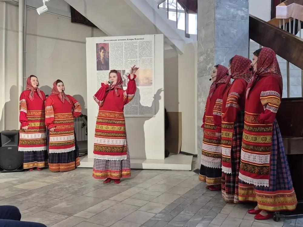 5 марта в Дагестанском музее изобразительных искусств им. П.С. Гамзатовой состоялся «Вечер русской культуры», организованный музеем совместно с Республиканским домом народного творчества Министерства культуры РД. 5 марта в Дагестанском музее изобразительных искусств им. П.С. Гамзатовой состоялся «Вечер русской культуры», организованный музеем совместно с Республиканским домом народного творчества Министерства культуры РД.