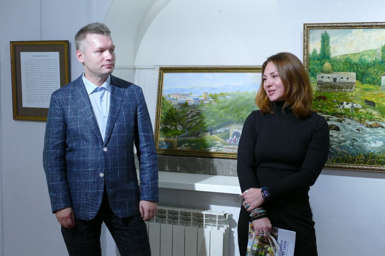 5 сентября в Московской государственной картинной галерее народного художника СССР Ильи Глазунова открылась выставка «Самородки Дагестана» 5 сентября в Московской государственной картинной галерее народного художника СССР Ильи Глазунова открылась выставка «Самородки Дагестана»