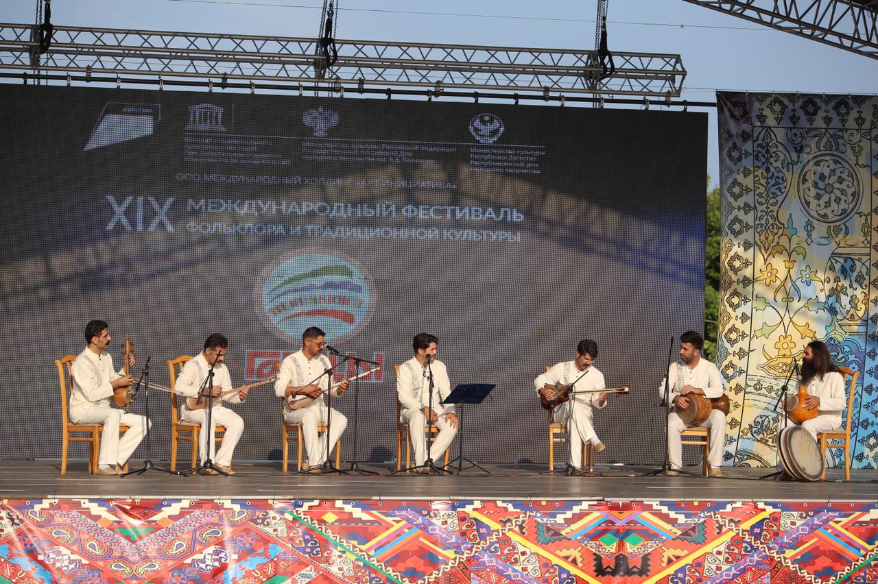 Площадку Международного фестиваля фольклора и традиционной культуры «Горцы» украсили мастера народных промыслов Площадку Международного фестиваля фольклора и традиционной культуры «Горцы» украсили мастера народных промыслов