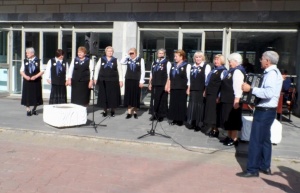 В начале ноября в городе Сочи вокальная группа «Вдохновение» Центра досуга ветеранов войны и труда г. Кизляра под руководством Валентины Старчак приняла участие в XIII Международном фестивале-конкурсе «Искусство объединяет мир». 