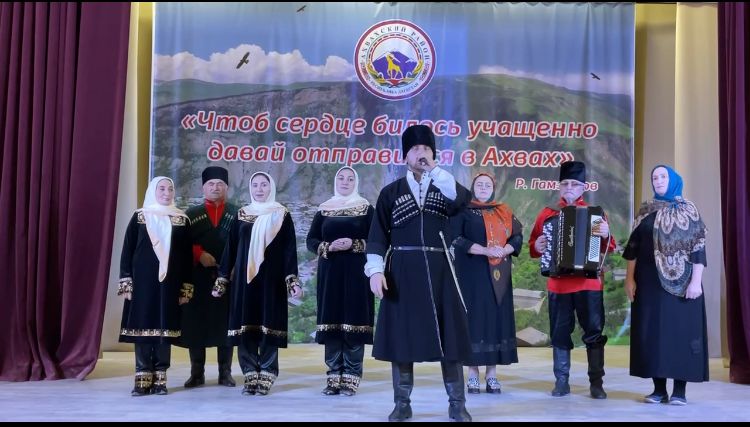 В с. Карата Ахвахского района состоялся XIX Республиканский праздник старинной аварской песни «Певцы съезжаются в Ахвах» В с. Карата Ахвахского района состоялся XIX Республиканский праздник старинной аварской песни «Певцы съезжаются в Ахвах»