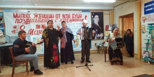 Фольклорные ансамбли «Бежта» и «Бежтинка» Детской Школы искусств с.Бежта и артисты центра традиционной культуры и сельских домов культуры выступили  с праздничной программой