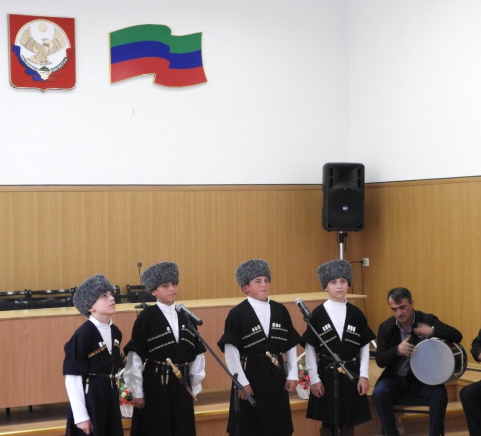 Праздничное мероприятие в честь Дня народного единства прошло в Сергокалинском районе. Праздничное мероприятие в честь Дня народного единства прошло в Сергокалинском районе.
