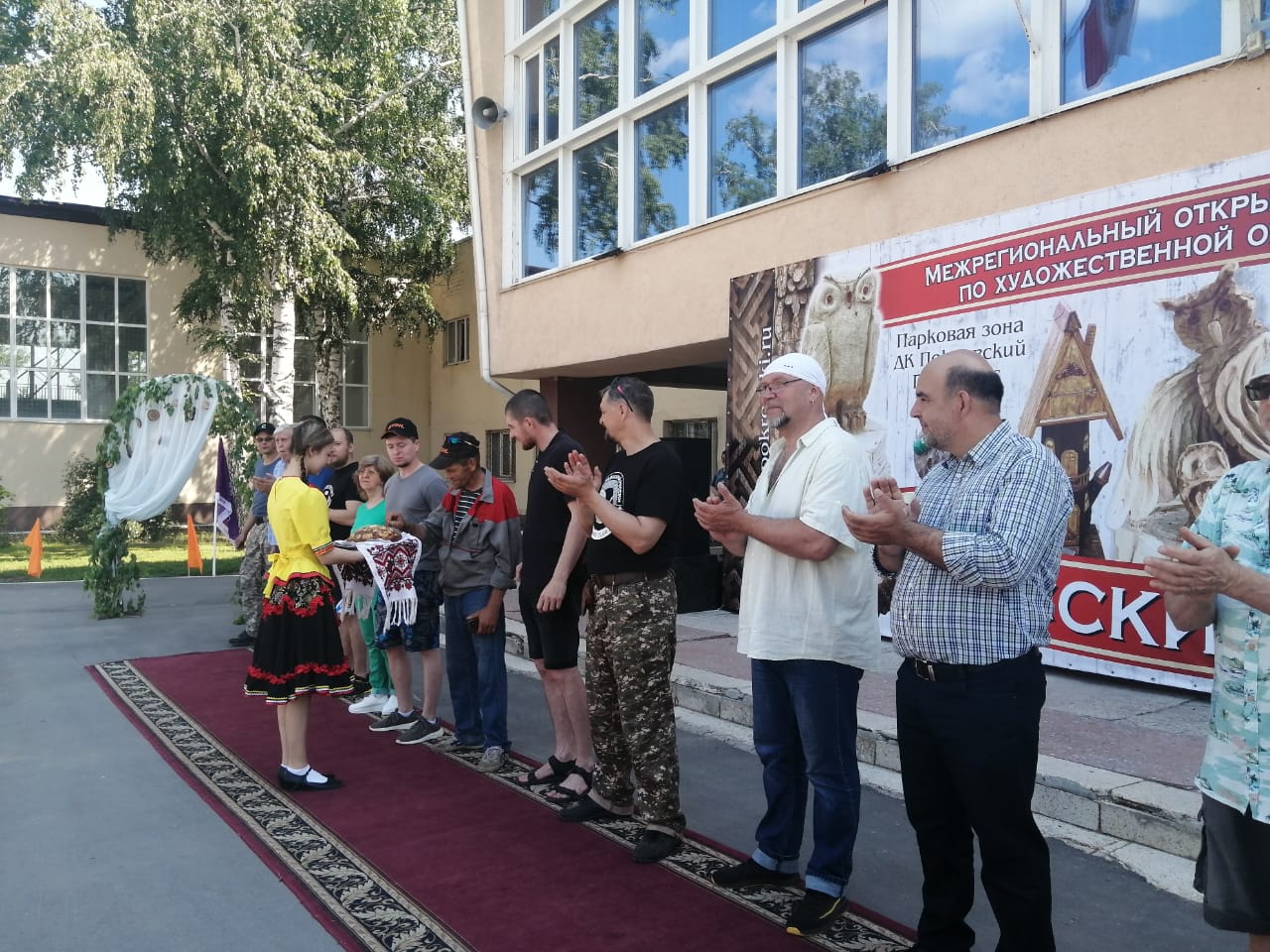 Мастера унцукульской насечки металлом по дереву Магомедов Сайгид и Нурмагомедов Шамиль приняли участие во II Открытом межрегиональном фестивале-конкурсе «Русский стиль» Мастера унцукульской насечки металлом по дереву Магомедов Сайгид и Нурмагомедов Шамиль приняли участие во II Открытом межрегиональном фестивале-конкурсе «Русский стиль»