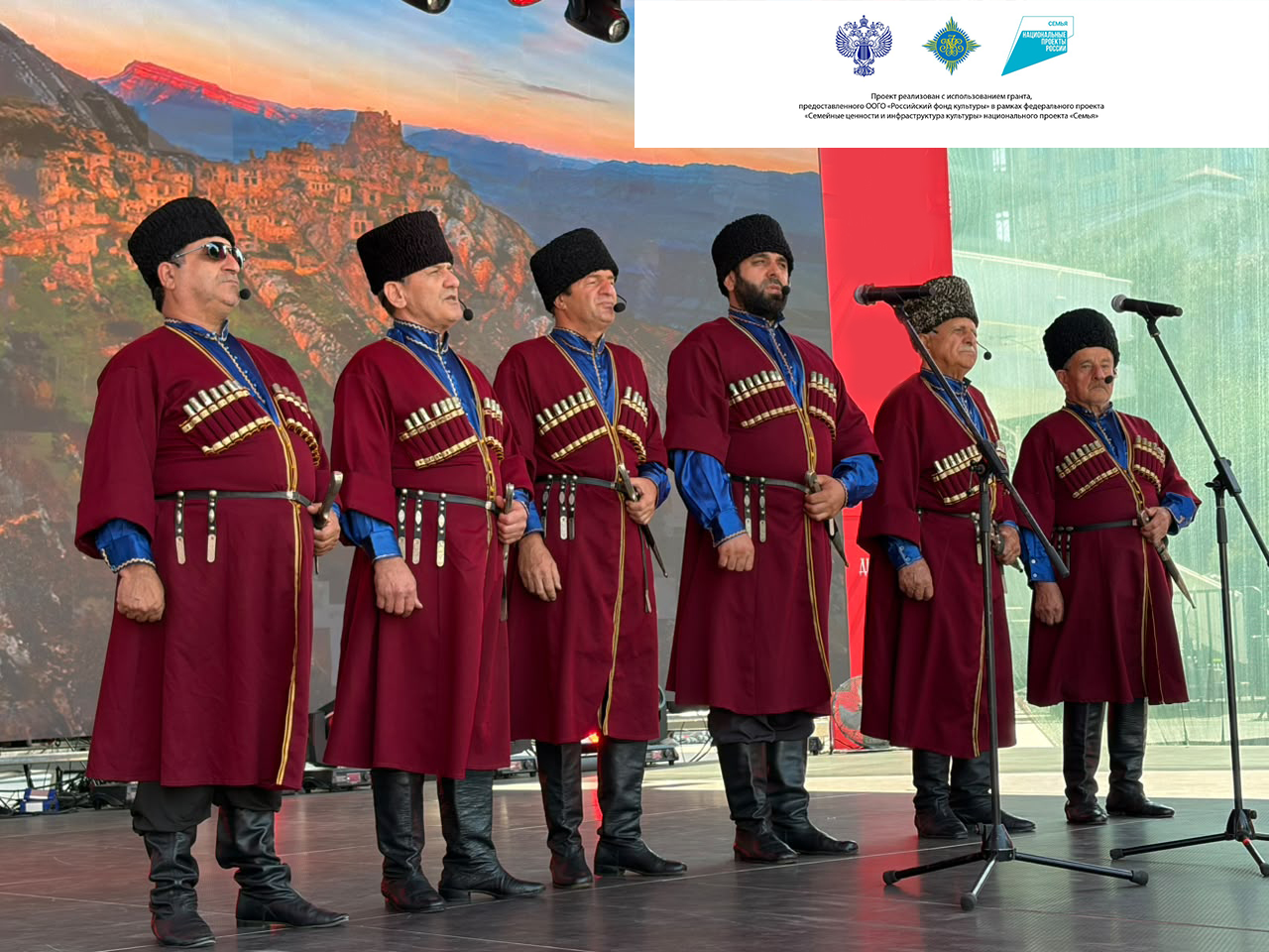 15 сентября в День единства народов Дагестана Межрегиональный фестиваль народов России «Культурные мосты» продолжил свою работу на площадке перед Аварским театром. Праздник объединил артистов, мастеров и художников из разных регионов страны. 15 сентября в День единства народов Дагестана Межрегиональный фестиваль народов России «Культурные мосты» продолжил свою работу на площадке перед Аварским театром. Праздник объединил артистов, мастеров и художников из разных регионов страны.