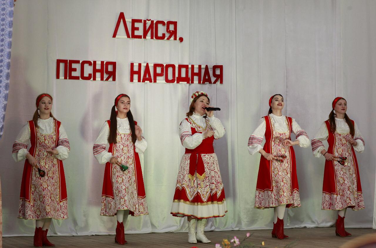 21 ноября в селе Тарумовка Тарумовского района прошел XXVIII Республиканский фестиваль народной песни и музыки «Лейся, песня народная». 21 ноября в селе Тарумовка Тарумовского района прошел XXVIII Республиканский фестиваль народной песни и музыки «Лейся, песня народная».