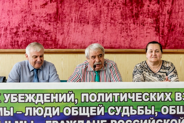 Театр поэзии с творческим десантом побывал в гостях у гунибцев Театр поэзии с творческим десантом побывал в гостях у гунибцев