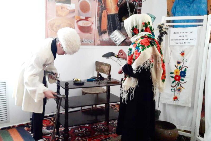 Дни открытых дверей, посвященные Году театра, прошли в Центрах культуры Буйнакского района. Дни открытых дверей, посвященные Году театра, прошли в Центрах культуры Буйнакского района.