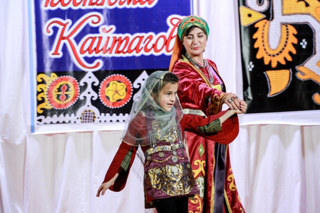 Фестиваль-конкурс «Поэзия народного костюма Кайтагов» состоялся в с. Маджалис Фестиваль-конкурс «Поэзия народного костюма Кайтагов» состоялся в с. Маджалис