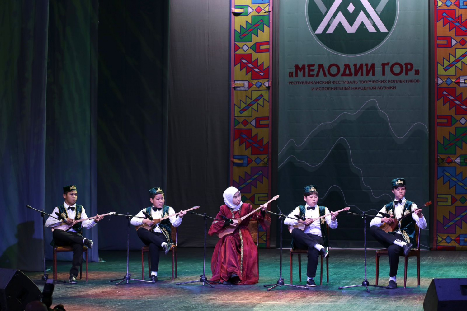 12 мая в Махачкале состоялся Республиканский фестиваль творческих коллективов и исполнителей народной музыки «Мелодии гор» 12 мая в Махачкале состоялся Республиканский фестиваль творческих коллективов и исполнителей народной музыки «Мелодии гор»