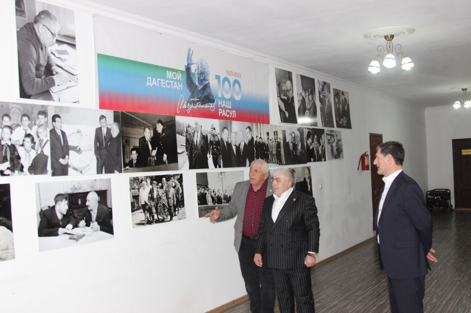 Передвижная фотовыставка «Наш Расул» открылась в Ахвахском районе Передвижная фотовыставка «Наш Расул» открылась в Ахвахском районе