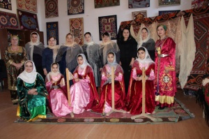 Цикл мастер-классов, проводимых Республиканским Домом народного творчества, продолжается. Сегодня 27 января в с. Маджалис Кайтагского района прошёл мастер-класс по тастароплетению.