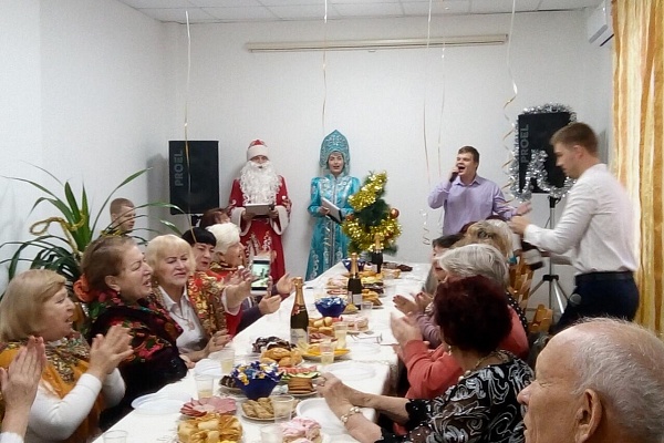 Новый год - это волшебный праздник, это время творить добро.