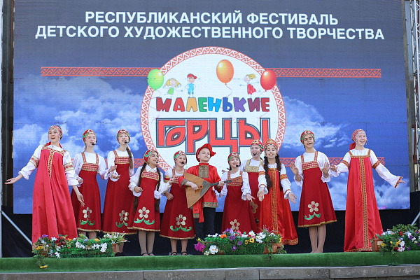 1 июня в Махачкале на площадке перед Русским театром прошли праздничные мероприятия