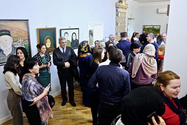 Сегодня в рамках Республиканского проекта "Самородки" открылась персональная выставка самодеятельного художника Рашида Саадулаева «В горах моё сердце».